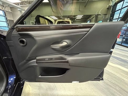 Used 2019 Lexus ES 300h w/ Premium Package FWD image 38
