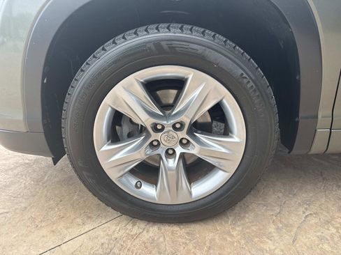 Used 2014 Toyota Highlander Limited image 10