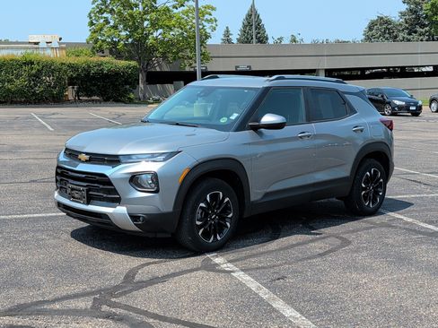Used 2023 Chevrolet TrailBlazer LT w/ Convenience Package AWD/4WD image 2