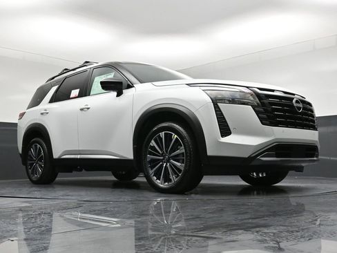 New 2026 Nissan Pathfinder Platinum w/ Lighting Package AWD/4WD image 32
