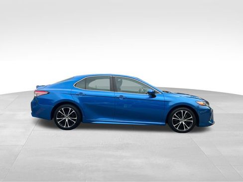 Used 2018 Toyota Camry L image 6