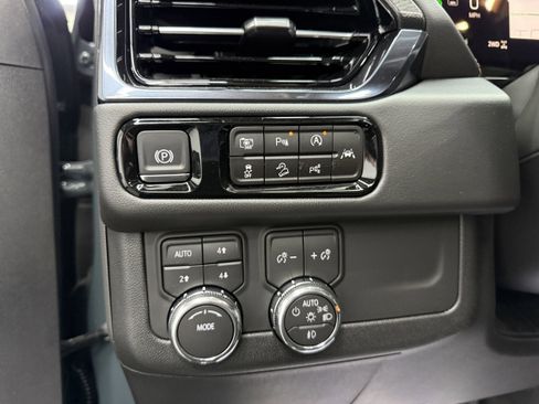 Used 2026 GMC Yukon AT4 w/ AT4 Premium Package AWD/4WD image 16