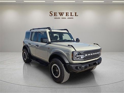 Used 2025 Ford Bronco Badlands image 6