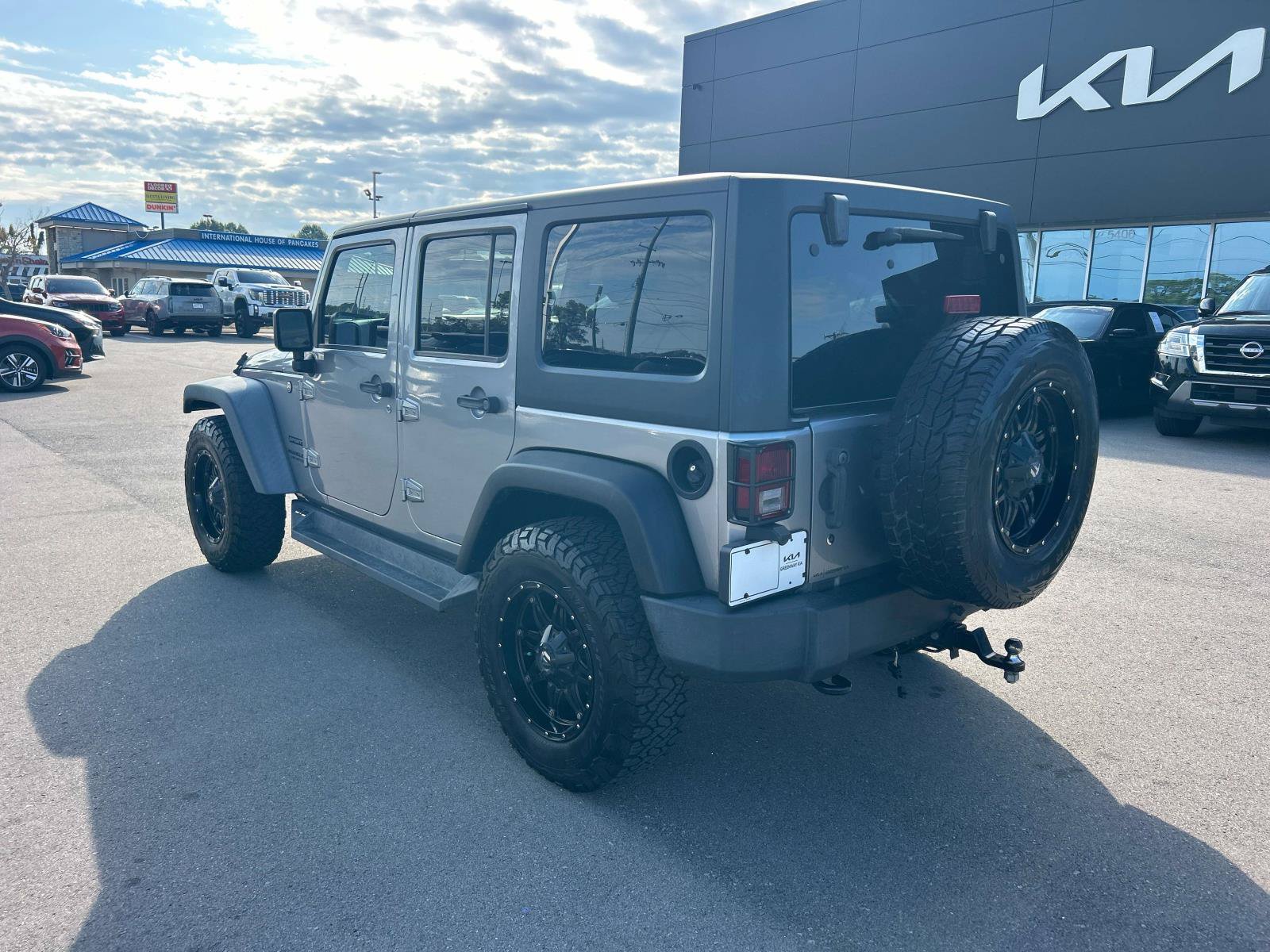 Used 2017 Jeep Wrangler Unlimited Sport w/ Quick Order Package 24S AWD/4WD image 5