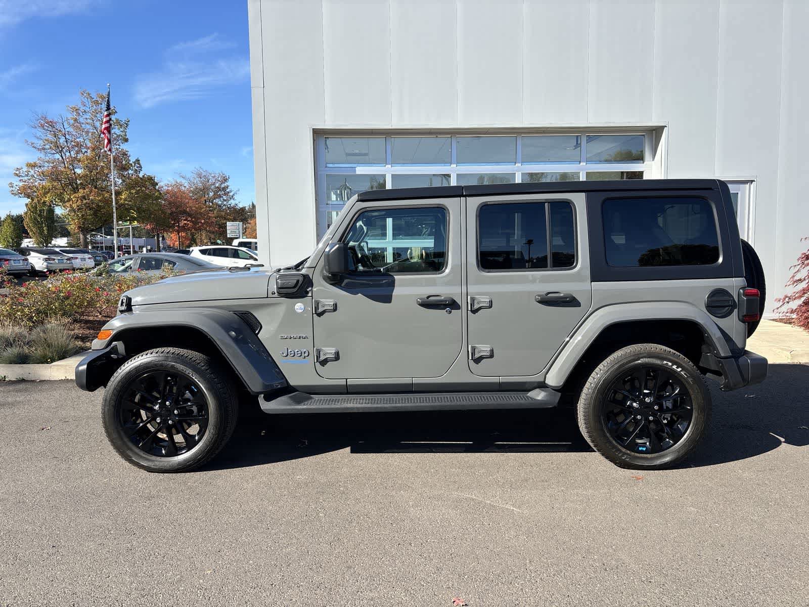 Used 2022 Jeep Wrangler Unlimited Sahara AWD/4WD image 2