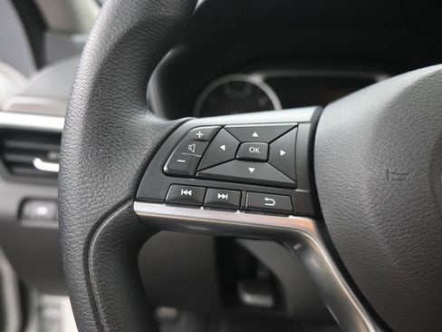 Used 2025 Nissan Altima 2.5 SV FWD image 12