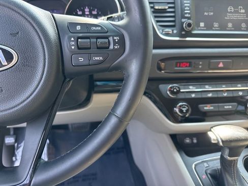 Used 2017 Kia Sedona LX w/ LX Essentials Premium Package image 23