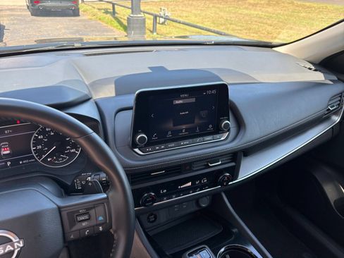 Used 2025 Nissan Rogue SV FWD image 17