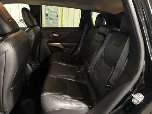 Used 2018 Jeep Cherokee Limited image 13