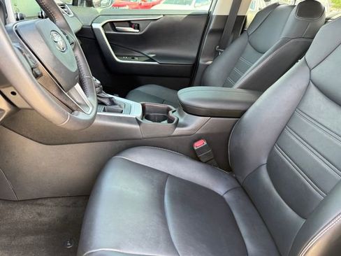 Used 2021 Toyota RAV4 Limited image 9