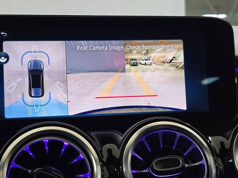 Certified 2025 Mercedes-Benz GLB 250 4MATIC image 27