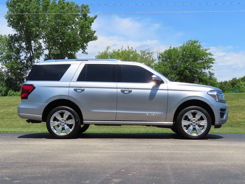 Used 2023 Ford Expedition Platinum AWD/4WD image 2