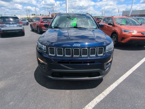 Used 2021 Jeep Compass Latitude w/ Convenience Group AWD/4WD image 3