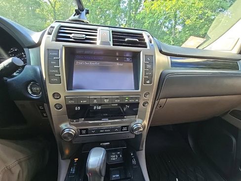 Used 2020 Lexus GX 460 Premium w/ Premium Package AWD/4WD image 24