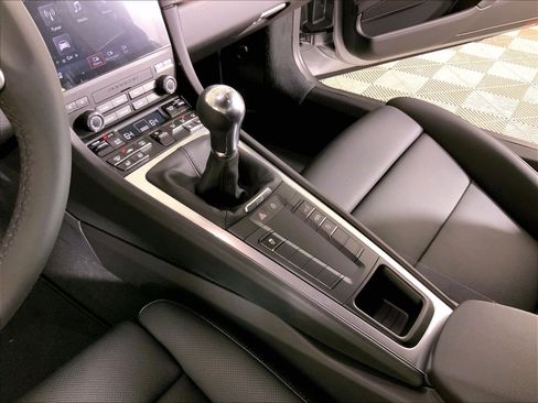 Used 2025 Porsche 718 Cayman RWD image 15