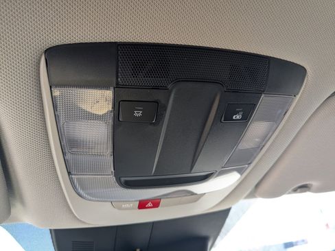 Certified 2025 Kia Sorento LX image 16