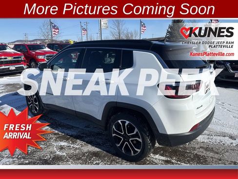 Used 2023 Jeep Compass Limited image 3