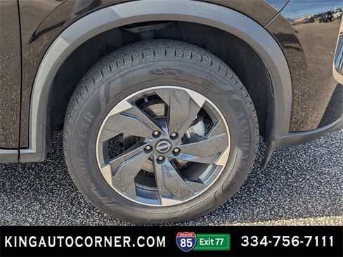Used 2024 Nissan Rogue SV image 10