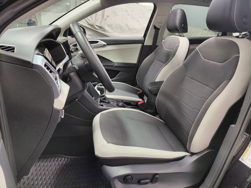 Used 2025 Volkswagen Taos SE image 14