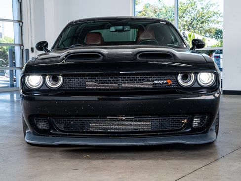 Used 2019 Dodge Challenger SRT Hellcat Redeye image 3
