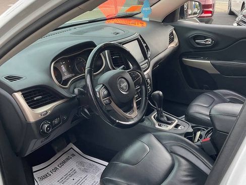 Used 2018 Jeep Cherokee Limited AWD/4WD image 10