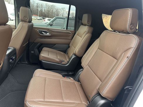 Used 2022 Chevrolet Suburban High Country image 10