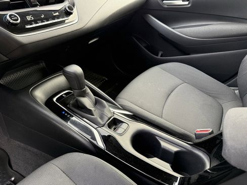 Used 2021 Toyota Corolla LE image 13