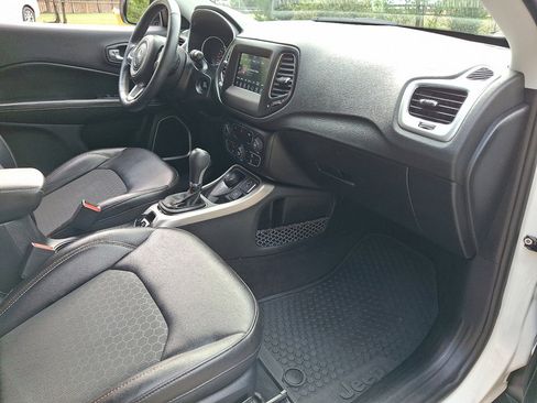 Used 2018 Jeep Compass Latitude w/ Popular Equipment Group image 11