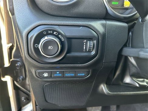 Used 2023 Jeep Wrangler Rubicon w/ Cold Weather Group image 17