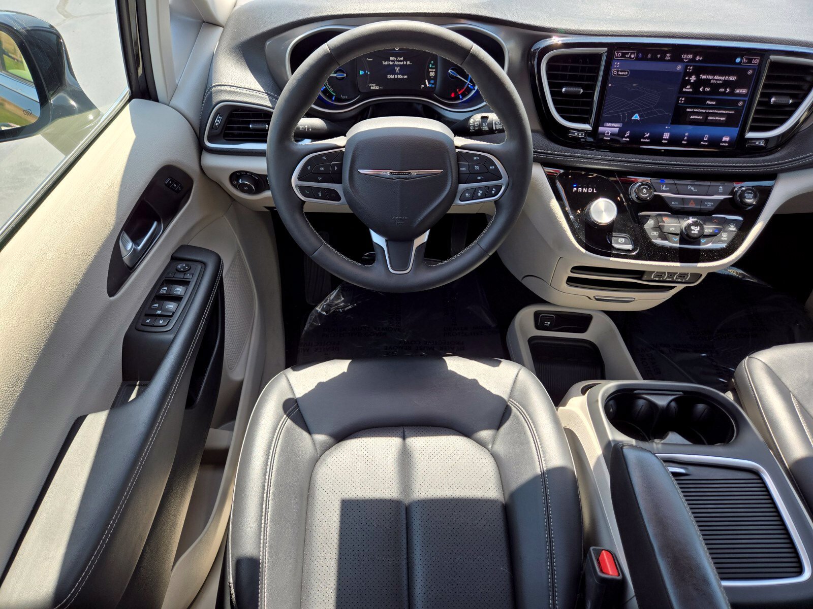 Used 2024 Chrysler Pacifica Limited FWD image 14