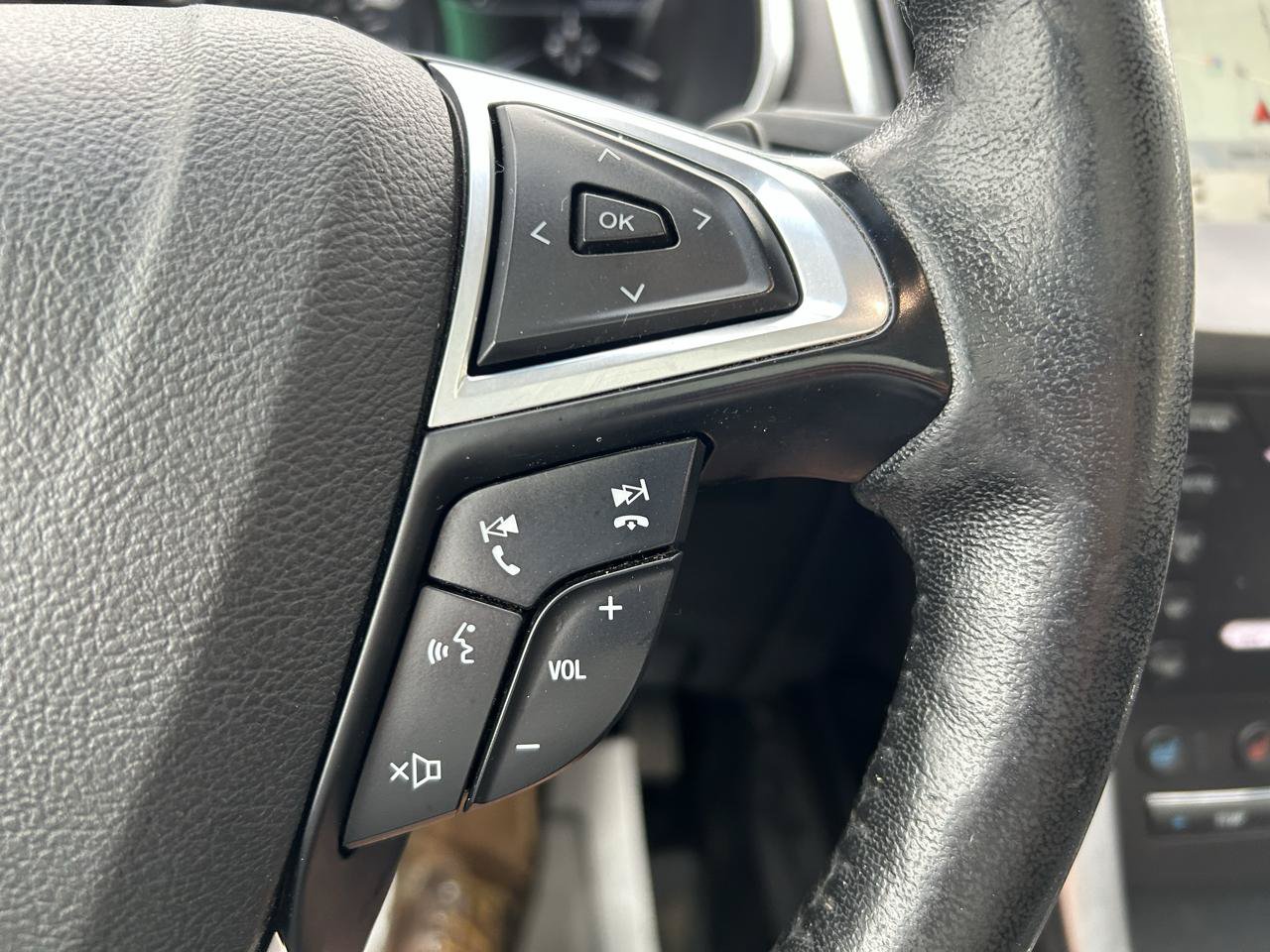 Used 2018 Ford Edge Titanium w/ Equipment Group 302A AWD/4WD image 19