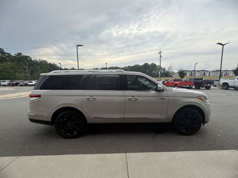 Used 2022 Lincoln Navigator L Reserve RWD image 35