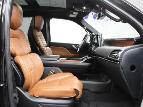 Used 2019 Lincoln Navigator Reserve AWD/4WD image 37