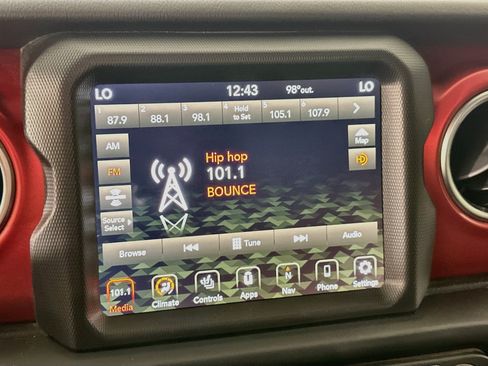 Used 2022 Jeep Gladiator Rubicon w/ Cold Weather Group AWD/4WD image 21