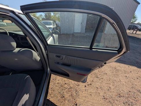 Used 2001 Buick Century Custom w/ Premium Pkg FWD image 28