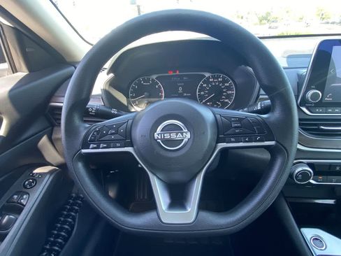 Used 2024 Nissan Altima 2.5 SV FWD image 28