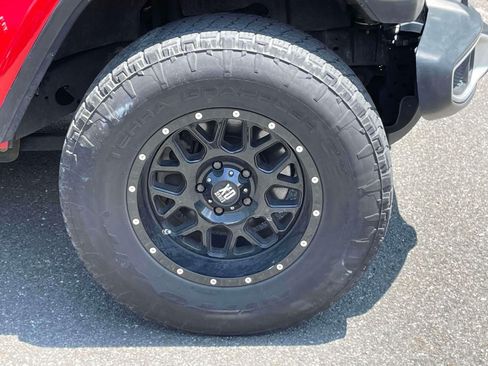 Used 2019 Jeep Wrangler Unlimited Sahara AWD/4WD image 9