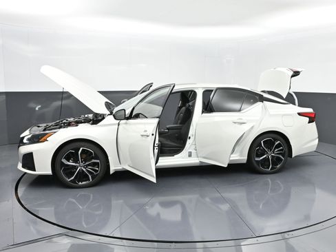 New 2025 Nissan Altima 2.5 SR w/ SR Premium Package image 42