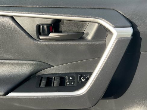 Used 2019 Toyota RAV4 LE image 30