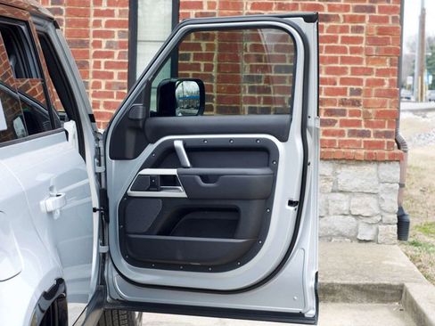 Used 2022 Land Rover Defender 110 X-Dynamic HSE image 33