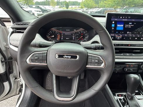Used 2024 Jeep Compass Latitude AWD/4WD image 25