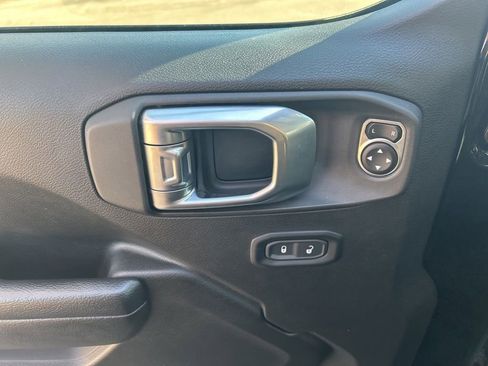 Used 2022 Jeep Wrangler Unlimited Sport image 9