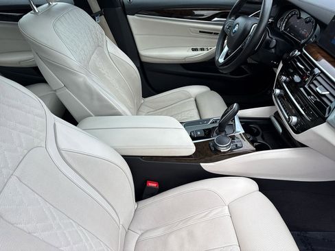 Used 2017 BMW 530i xDrive image 45