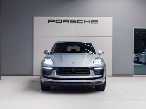 Certified 2026 Porsche Macan AWD/4WD image 10