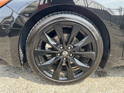 Used 2019 Nissan Maxima SR w/ Premium Package image 11