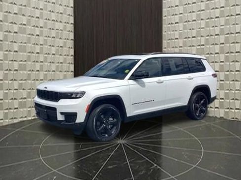Certified 2023 Jeep Grand Cherokee L Altitude AWD/4WD image 15