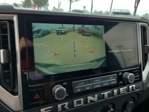 Certified 2025 Nissan Frontier SV image 17