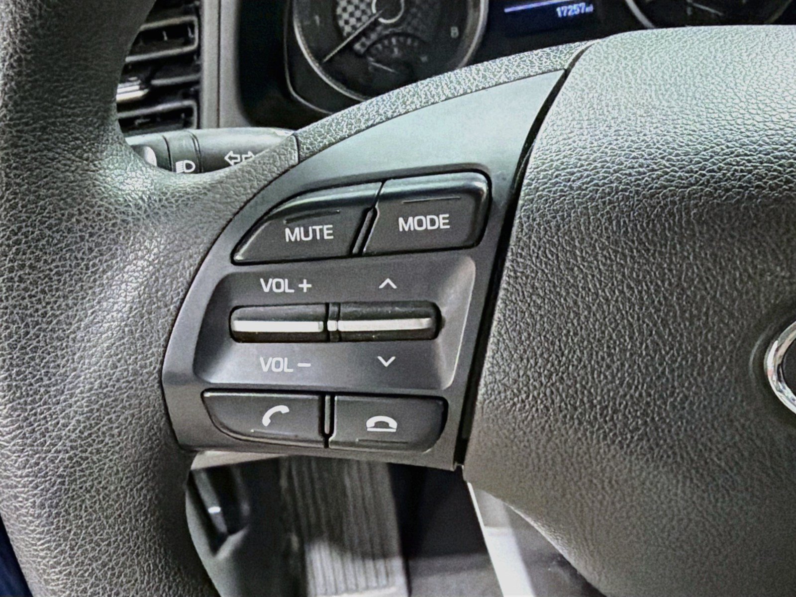 Used 2020 Hyundai Elantra SE FWD image 21