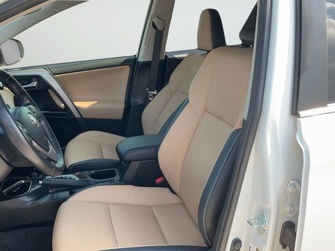 Used 2018 Toyota RAV4 Limited FWD image 11