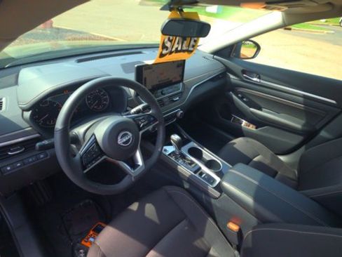 Certified 2023 Nissan Altima 2.5 SV w/ SV Premium Package FWD image 6